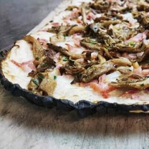 Tarte flambée et pleurotes persillés